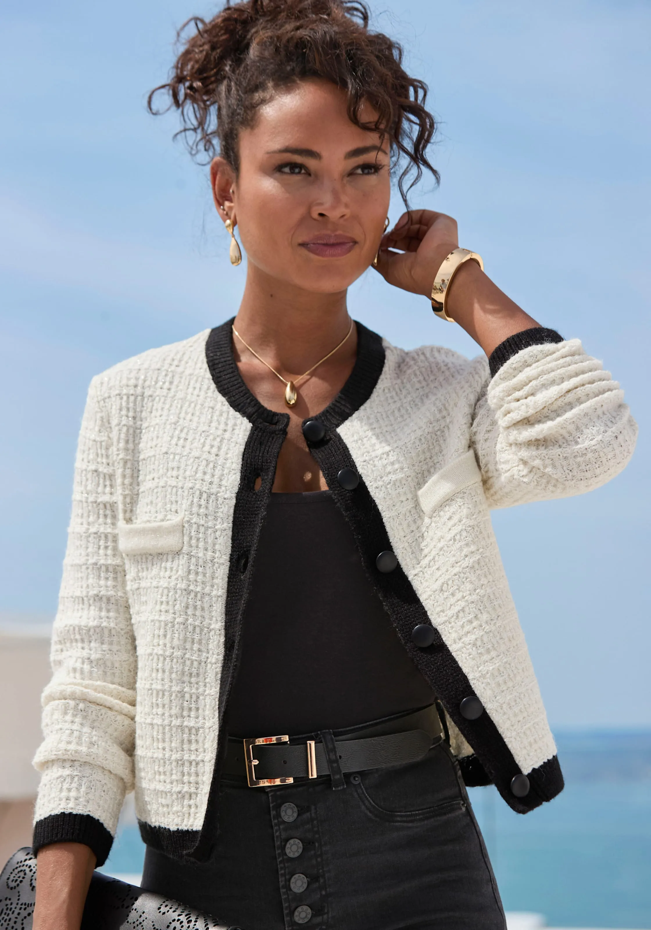 LASCANA Strickjacke in creme-schwarz